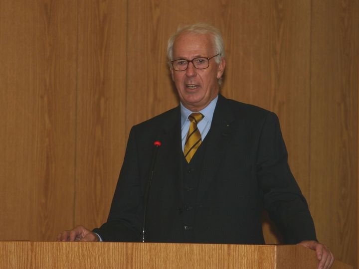 Helmut Echterhoff-Hammerschmid, Ehemaliger Vorstandsvorsitzender und Ehrenmitglied 