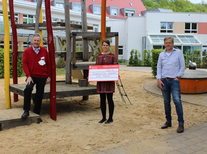 Spendenübergabe des Mitarbeiter-Teams der Sparkasse Osnabrück